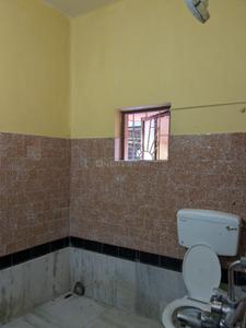 Bathroom Image of 800 Sq.ft 2 BHK Independent House for rent in Jadavpur Kolkata for Rs. 15000