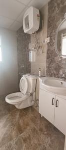 Bathroom Image of 1815 Sq.ft 3 BHK Apartment / Flat for rent in Purvanchal Royal City Phase 2, Chi V Greater Noida for Rs. 31000