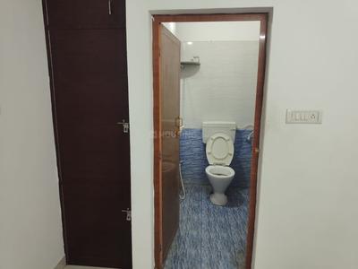 Bathroom Image of 740 Sq.ft 1 BHK Independent House for rent in Saligramam Chennai for Rs. 16000