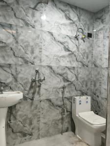 Common Bathroom Image of 1480 Sq.ft 3 BHK Apartment / Flat for sale in Venice Krishna Elite, Noida Extension Greater Noida for Rs. 5950000