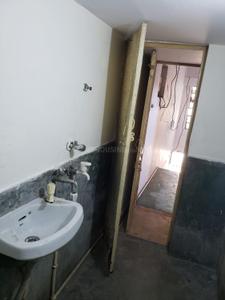 Bathroom Image of 650 Sq.ft 1.5 BHK Builder Floor for rent in Ahmamau Lucknow for Rs. 9000