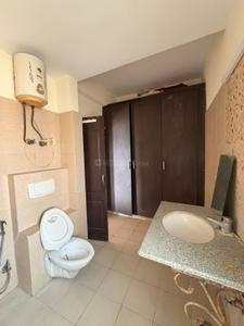 Bathroom Image of 900 Sq.ft 3 BHK Apartment / Flat for sale in Supertech Czar Suites, Omicron I Greater Noida for Rs. 8000000