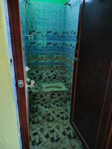 Bathroom Image of 750 Sq.ft 2 BHK Builder Floor for rent in Padmavati Nagar Tirupathi for Rs. 10000