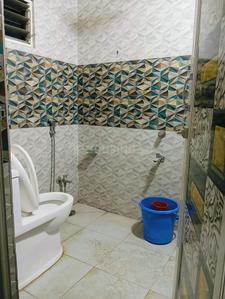 Bathroom Image of 1300 Sq.ft 3.5 BHK Apartment / Flat for sale in Santoshpur Kolkata for Rs. 5500000