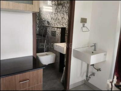 Bathroom Image of 1500 Sq.ft 3 BHK Apartment / Flat for rent in Anna Nagar Chennai for Rs. 50000