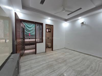 Bedroom Image of 1000 Sq.ft 2 BHK Builder Floor for rent in Ramesh Nagar New Delhi for Rs. 40000