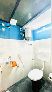 Bathroom Image of 950 Sq.ft 2 BHK Independent House for rent in Mudaliarpet Puducherry for Rs. 23000