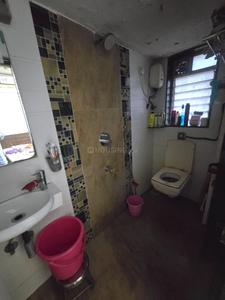 Bathroom Image of 525 Sq.ft 1 BHK Apartment / Flat for rent in Kandivali East Mumbai for Rs. 35000