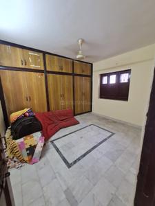 Bedroom Image of 920 Sq.ft 3 BHK Builder Floor for rent in Model Town New Delhi for Rs. 22000