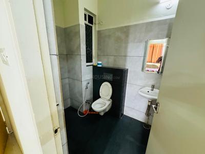 Bathroom Image of 600 Sq.ft 1 BHK Builder Floor for rent in Vijay Nagar Indore for Rs. 17999