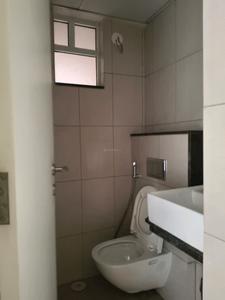 Common Bathroom Image of 650 Sq.ft 1 BHK Apartment / Flat for rent in Godrej Green Vistas, Mahalunge Pune for Rs. 21800