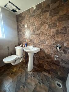 Bathroom Image of 1400 Sq.ft 3 BHK Apartment / Flat for rent in Rohit Grand, Guramba Lucknow for Rs. 20000