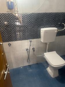 Bathroom Image of 2200 Sq.ft 2 BHK Builder Floor for rent in Manjalpur Vadodara for Rs. 20000