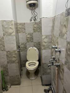 Bathroom Image of 1000 Sq.ft 1.5 BHK Builder Floor for rent in Green Park New Delhi for Rs. 35000