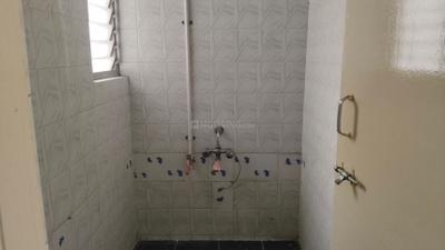 Bathroom Image of 580 Sq.ft 1 BHK Apartment / Flat for rent in Kumar Park, Gultekdi Pune for Rs. 20000