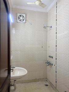 Bathroom Image of 1400 Sq.ft 3 BHK Independent House for rent in Himgiri Apartments, Kalkaji Extension New Delhi for Rs. 50000