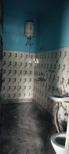 Bathroom Image of 2000 Sq.ft 1 BHK Independent House for rent in GMS Road Dehradun for Rs. 11000