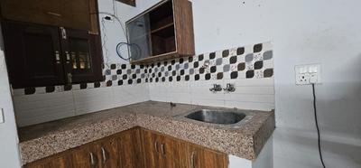 Kitchen Image of 450 Sq.ft 1 RK Apartment / Flat for rent in Sarita Vihar New Delhi for Rs. 16000
