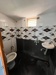 Bathroom Image of 950 Sq.ft 2 BHK Apartment / Flat for sale in Pratap Nagar Kakinada for Rs. 2550000