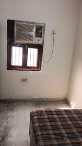 Bedroom Image of 400 Sq.ft 1 BHK Builder Floor for sale in Shalimar Bagh New Delhi for Rs. 4500000