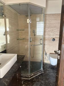 Bathroom Image of 3500 Sq.ft 4 BHK Builder Floor for rent in Bandra West Mumbai for Rs. 350000