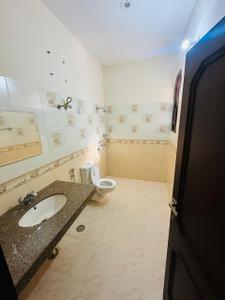 Bathroom Image of 1950 Sq.ft 3 BHK Builder Floor for rent in Sector 21 Panchkula for Rs. 26000