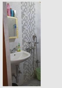 Bathroom Image of 970 Sq.ft 2 BHK Apartment / Flat for sale in Padmalaya, Sinthi Kolkata for Rs. 10000000