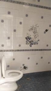 Bathroom Image of 500 Sq.ft 1 BHK Builder Floor for rent in Preet Vihar New Delhi for Rs. 14000