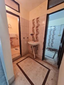 Image of 920 Sq.ft 3 BHK Builder Floor for rent in Model Town, New Delhi for Rs. 22000