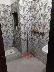 Bathroom Image of 500 Sq.ft 1 BHK Apartment / Flat for rent in Khanpur New Delhi for Rs. 9500