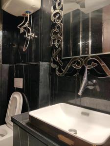 Common Bathroom Image of 4500 Sq.ft 4 BHK Builder Floor for sale in DLF City Phase 1, Sector 26A Gurgaon for Rs. 67500000