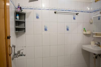 Bathroom Image of 1200 Sq.ft 2 BHK Apartment / Flat for sale in Dolphin Anand Gooba Garden, Kalyanpur Kanpur for Rs. 7000000