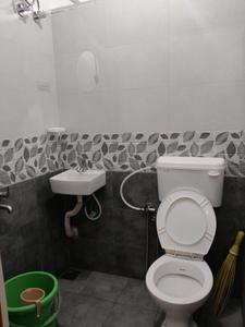 Common Bathroom Image of 900 Sq.ft 2 BHK Builder Floor for rent in Kaggadasapura Bengaluru for Rs. 30000