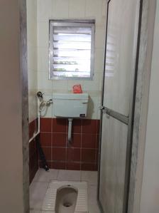 Common Bathroom Image of 550 Sq.ft 1 BHK Apartment / Flat for sale in Andheri East Mumbai for Rs. 9600000