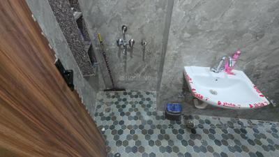 Image of 829 Sq.ft 2 BHK Builder Floor for rent in Krishna Nagar, New Delhi for Rs. 20000