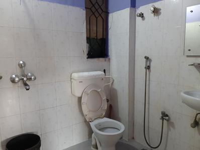 Bathroom Image of 1150 Sq.ft 3 BHK Apartment / Flat for rent in Nabin Nagar Guwahati for Rs. 18000