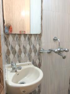 Common Bathroom Two Image of 1347 Sq.ft 3 BHK Apartment / Flat for sale in Tollygunge Kolkata for Rs. 8800000