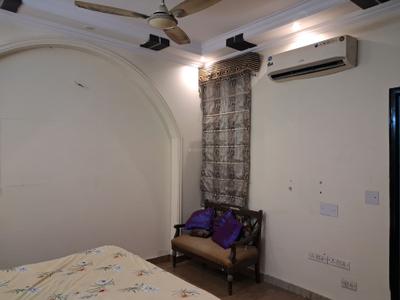 Bedroom Image of 1800 Sq.ft 3 BHK Builder Floor for rent in Kirti Nagar New Delhi for Rs. 57000