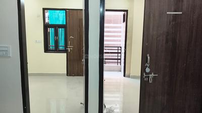 Bedroom Image of 650 Sq.ft 2 BHK Builder Floor for rent in Uttam Nagar New Delhi for Rs. 12405