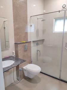 Bathroom Image of 4500 Sq.ft 4 BHK Independent House for rent in Banjara Hills Hyderabad for Rs. 280000