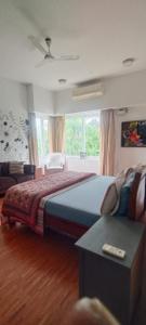 Bedroom Image of 5000 Sq.ft 4 BHK Independent House for rent in Neelankarai Chennai for Rs. 320000