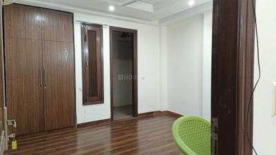 Bedroom Image of 1600 Sq.ft 3 BHK Builder Floor for rent in Kailash Colony New Delhi for Rs. 80000