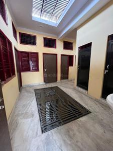 Hall Image of 1200 Sq.ft 4 BHK Apartment / Flat for rent in Karim Ganj Lucknow for Rs. 10000