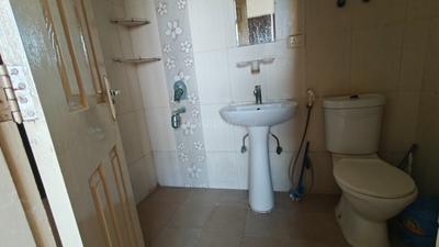 Bathroom Image of 1505 Sq.ft 3 BHK Apartment / Flat for rent in Supertech Cape Town, Sector 74 Noida for Rs. 35000
