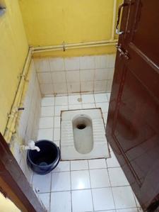 Bathroom Image of 275 Sq.ft 1 RK Apartment / Flat for rent in Govandi Mumbai for Rs. 10000