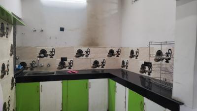 Kitchen Image of 1200 Sq.ft 2 BHK Duplex for rent in Kalli Pashchim Lucknow for Rs. 8000