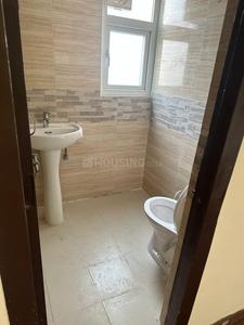 Bathroom Image of 1550 Sq.ft 3.5 BHK Apartment / Flat for sale in Amrapali Zodiac, Sector 120 Noida for Rs. 14000000