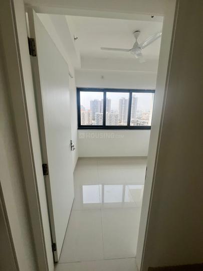 Amanora Gold Towers Main Image 1