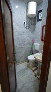 Bathroom Image of 700 Sq.ft 1 BHK Builder Floor for rent in Hari Nagar New Delhi for Rs. 16500