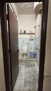 Bathroom Image of 1800 Sq.ft 3 BHK Independent House for rent in Kavadiguda Hyderabad for Rs. 80000